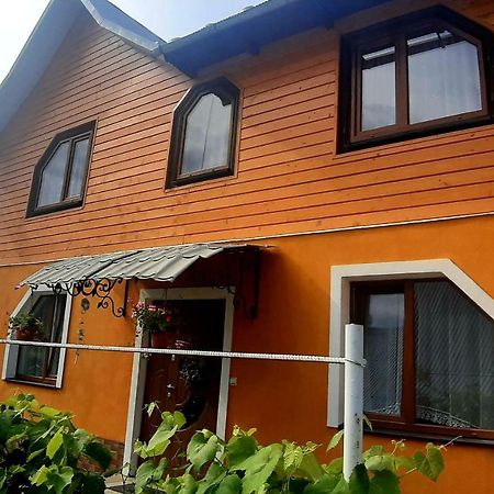 Guest House Karpaty Yaremche Bagian luar foto