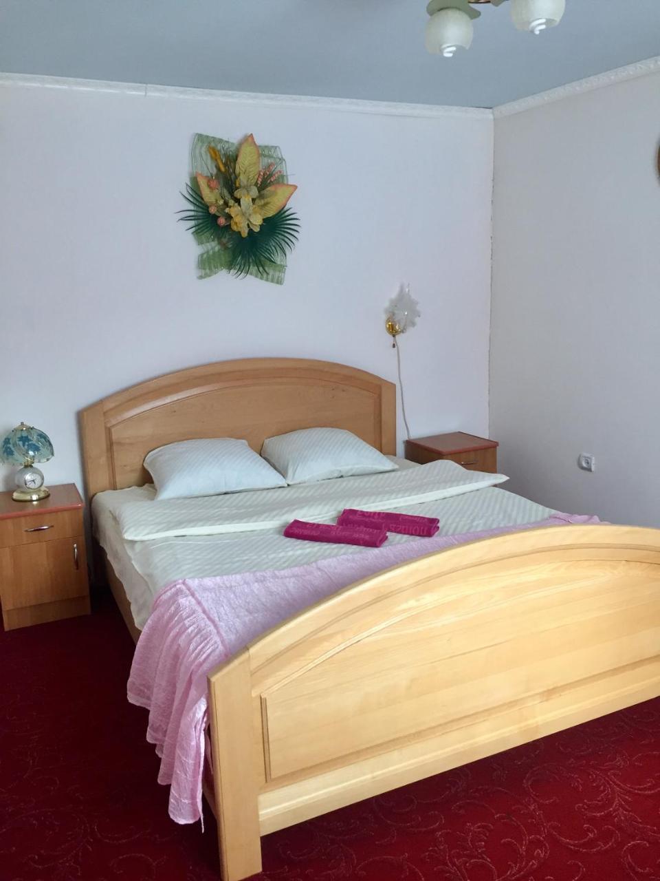Guest House Karpaty Yaremche Bagian luar foto