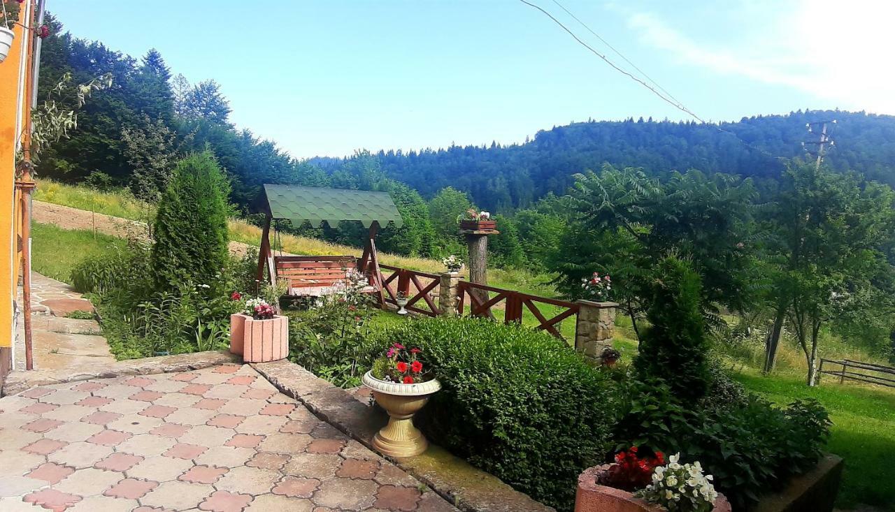 Guest House Karpaty Yaremche Bagian luar foto