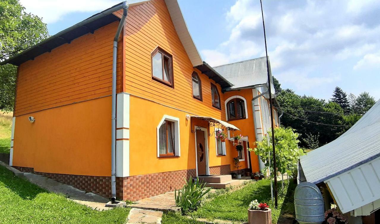 Guest House Karpaty Yaremche Bagian luar foto